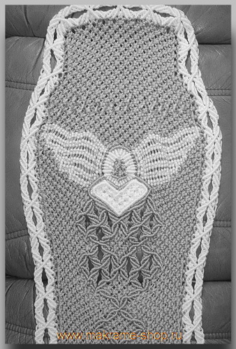 Узор плетеных накидок с эмблемой Белый орел