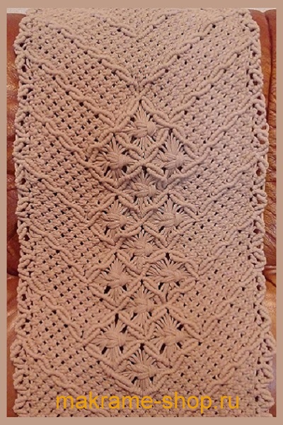 Узор плетеных накидок цвета беж с геркулесовым узлом
