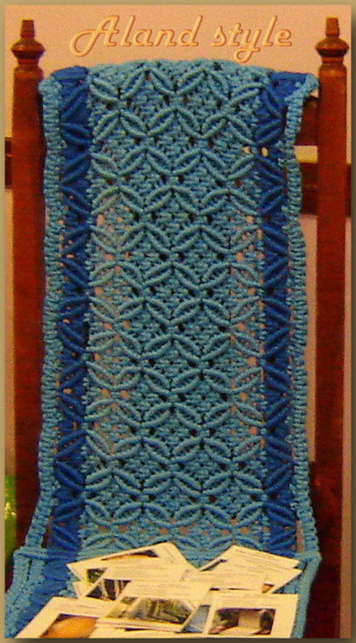 Плетеная синяя накидка на сиденье