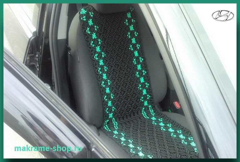 Черные плетеные накидки с зеленым узором на кожаные сиденья автомобиля