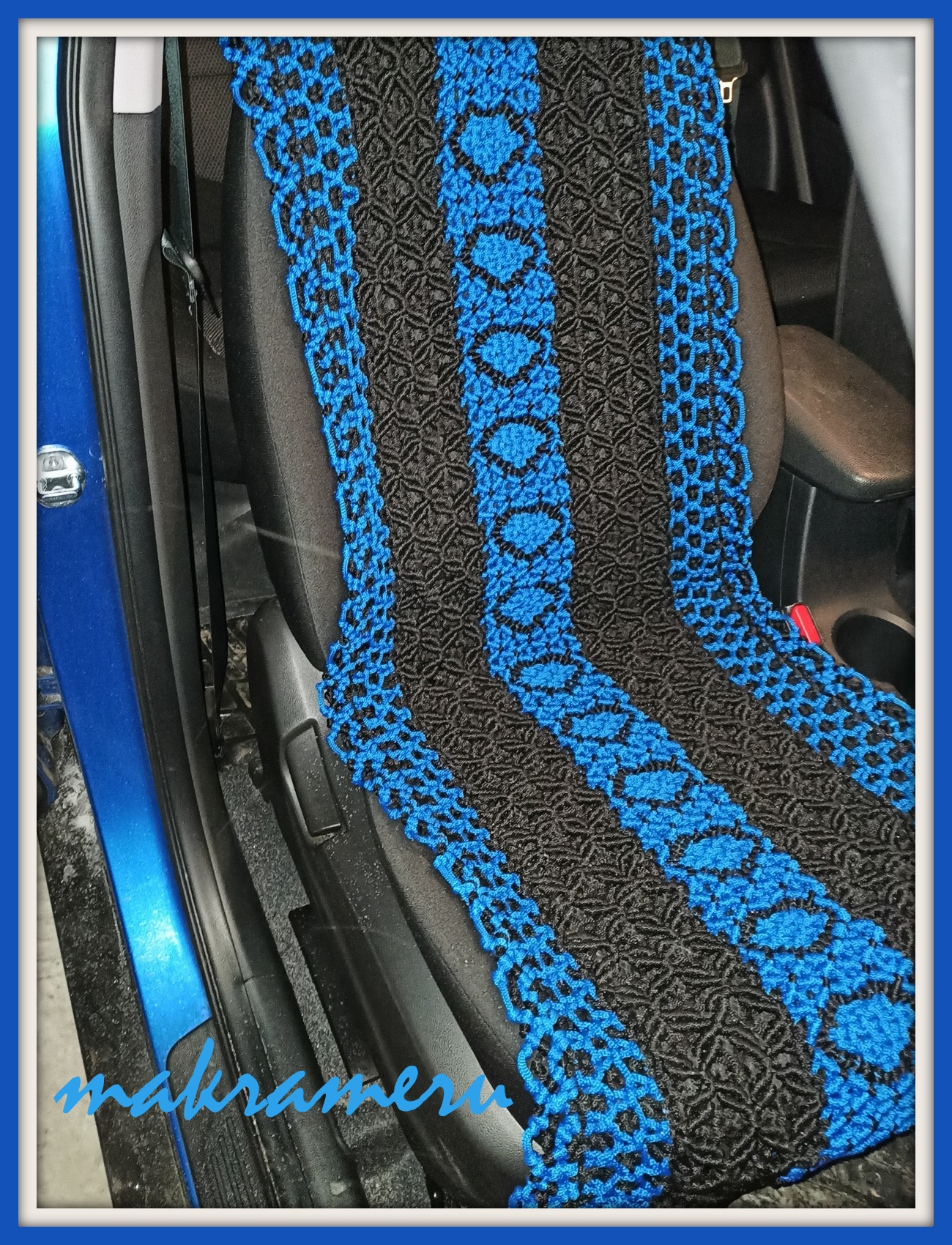 Плетеные накидки в синем авто